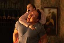 Kevin Durand és Alisha Weir - Abigail (2024)