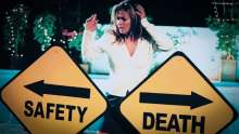 Carmen Electra - Horrorra akadva, avagy tudom kit ettél tavaly nyárson (2000)