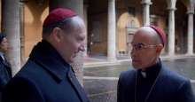 Ralph Fiennes és Stanley Tucci - Konklávé (2024) - 11 kép