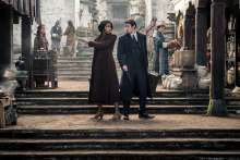 Jessica Williams és Callum Turner - Legendás állatok: Dumbledore titkai (2022) (27928)