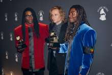 Matthias Schweighöfer, Elan Ben Ali és Tijan Njie - Milli Vanilli: Az évszázad botránya (2023) (26814)