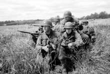 Tom Hanks, Giovanni Ribisi, Barry Pepper és Tom Sizemore - Ryan közlegény megmentése (1998) (14731)