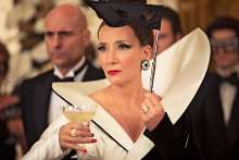 Emma Thompson és Mark Strong - Szörnyella (2021)